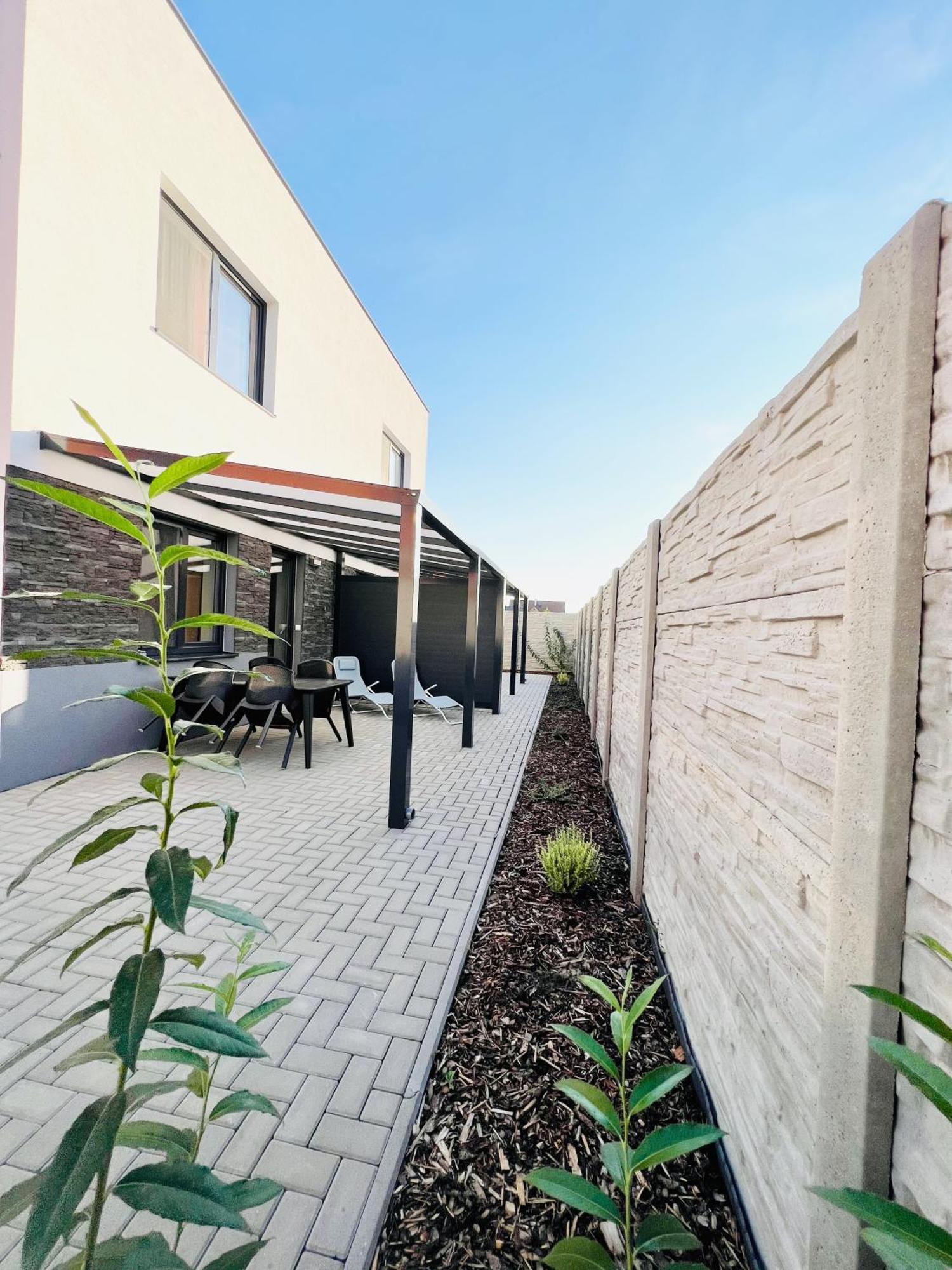 Apartmany Catalina Nesvady Exterior foto