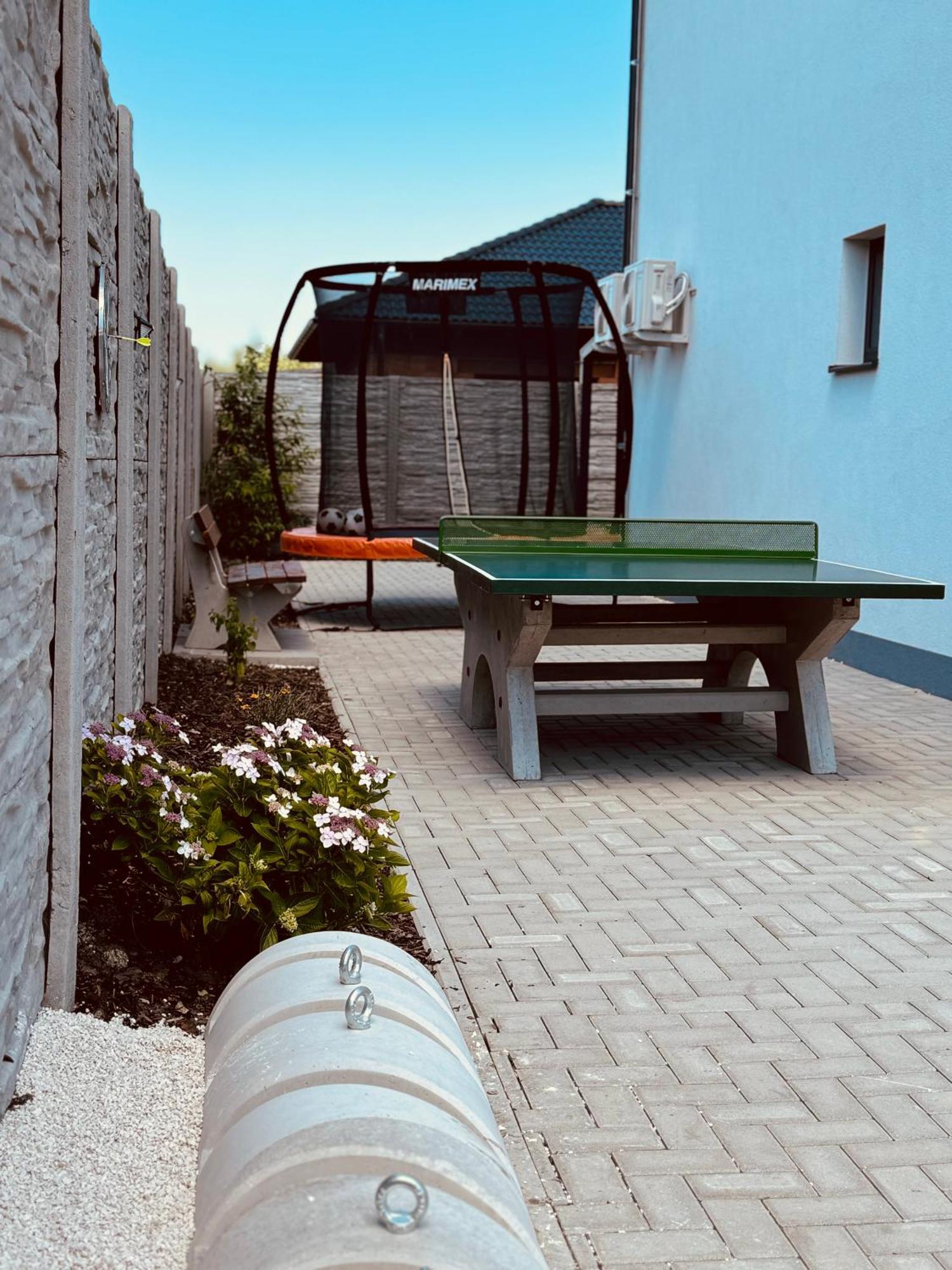 Apartmany Catalina Nesvady Exterior foto